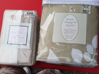 NIB King size dust ruffle and comforter cover