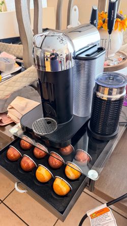 Nespresso coffee maker like new