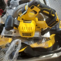 DEWALT
20V MAX XR Cordless
Brushless 7-1/4 in. Circular Saw With  6.0 ah  Battery And Charger 