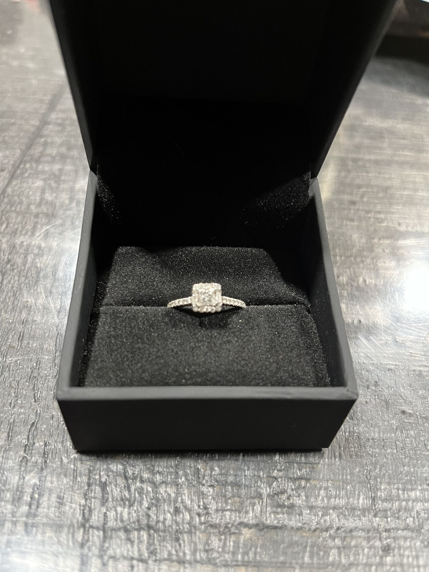 Vera Wang 14k W/Good 1/2 Carat Diamond Engagement Ring