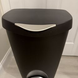 Garbage Step on Bin With Foot Pedal Lid 