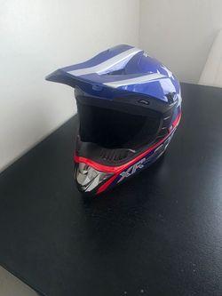 Casco de moto casi nuevo para niños