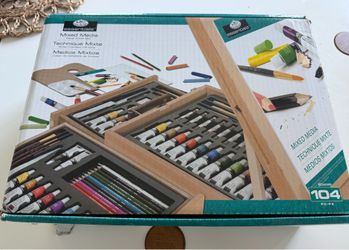 Royal Langnickel - The All Media Easel Artist Set.