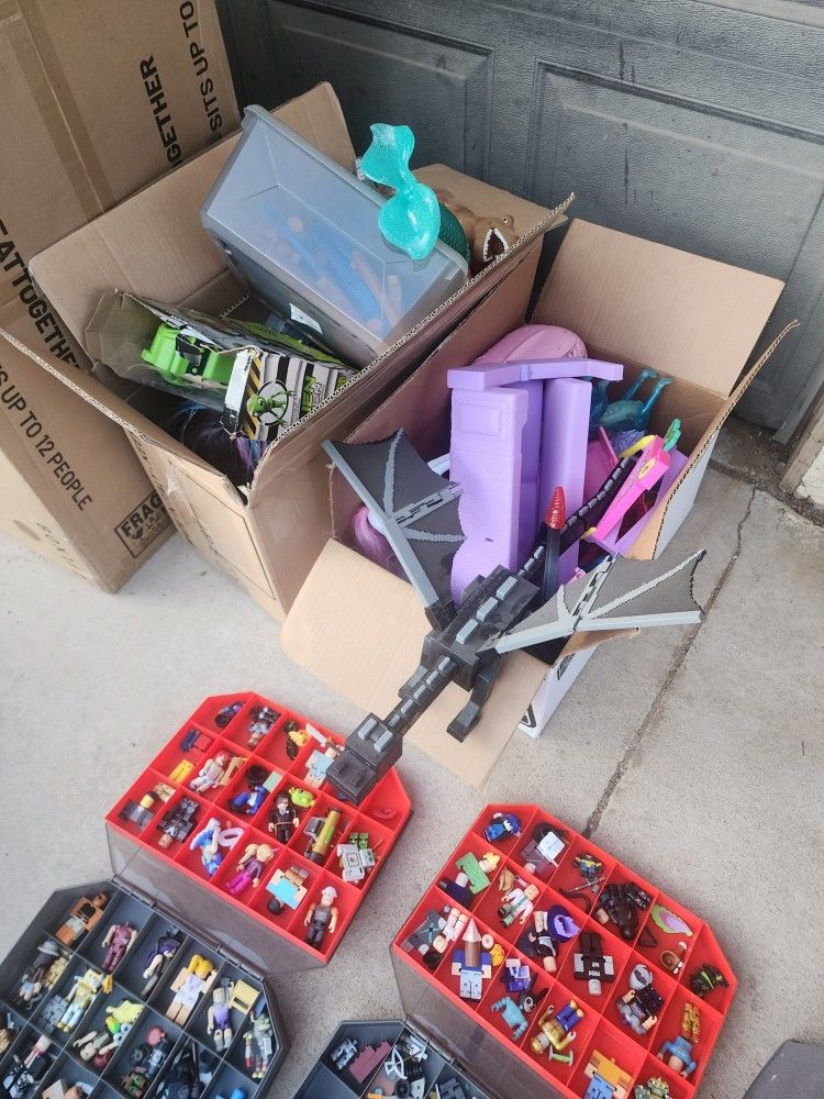 Minecraft & ROBLOX Toys for Sale in Huntington Beach, CA - OfferUp