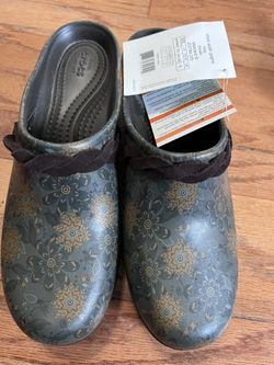 Crocs Sarah clog brown size 10