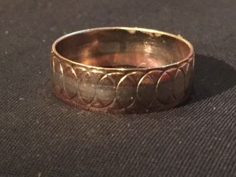 14k solid gold nice fancy ring size: 8 1/2