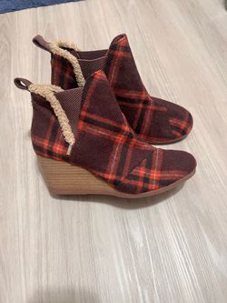 TOMS  Red Plaid Winter Wedge Ankle Booties Size 9