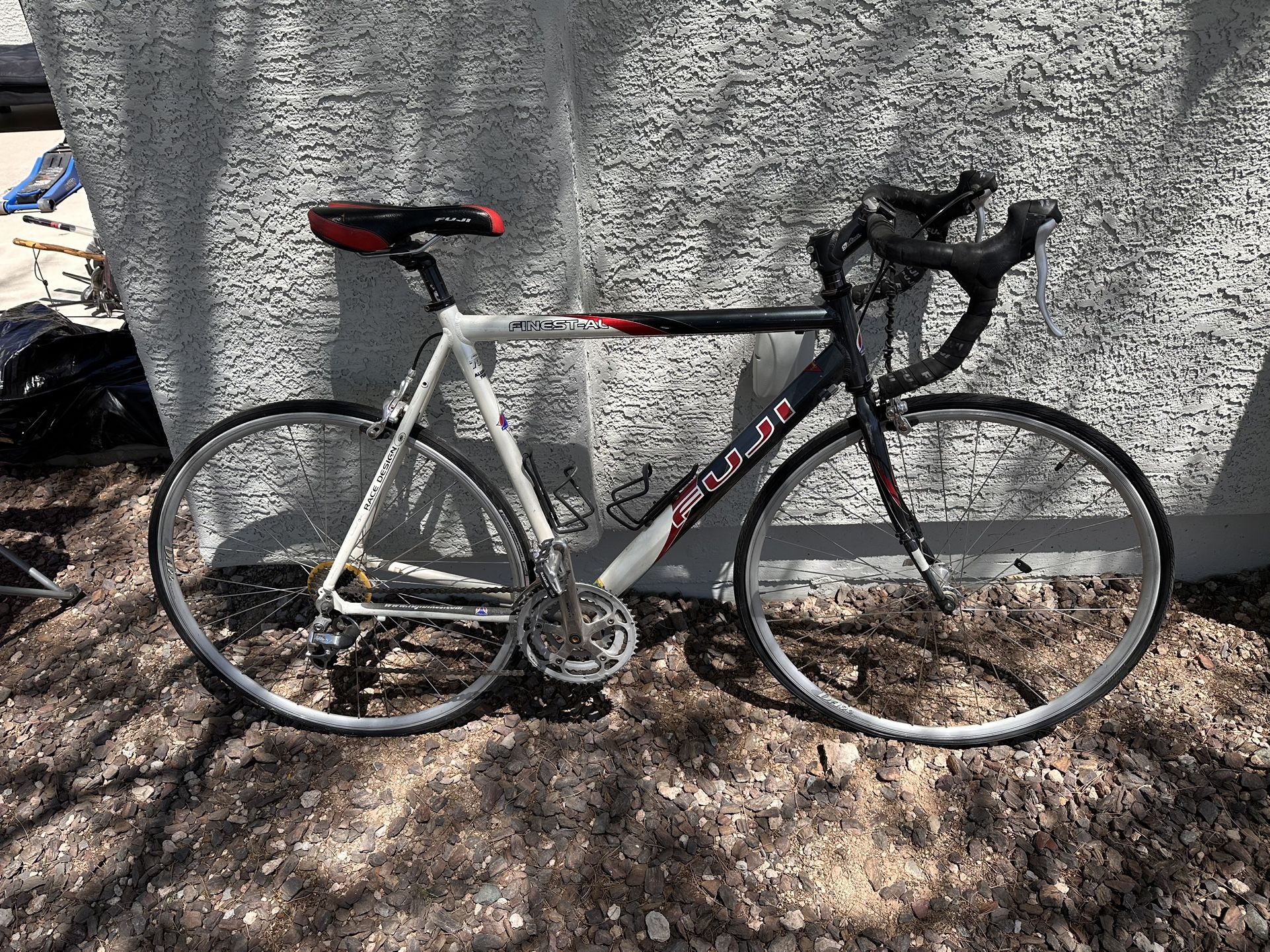 Fuji Finest AL Road Bike – Lightweight Aluminum Frame