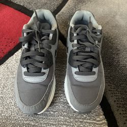 Nike air max size 4.5 grade school