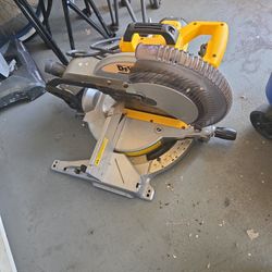 dwalt mitter saw 