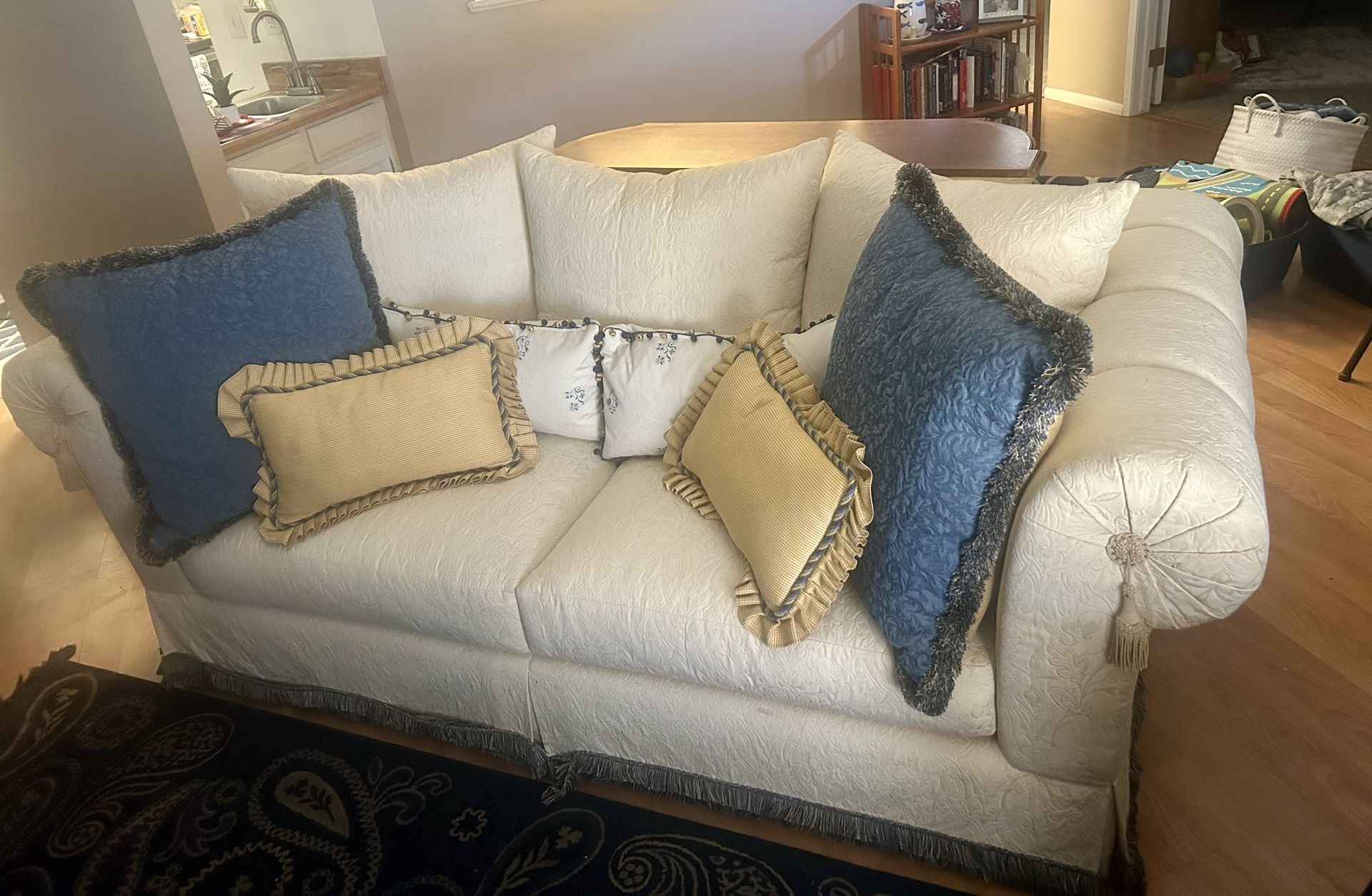 Nice White Couch With Pillows
