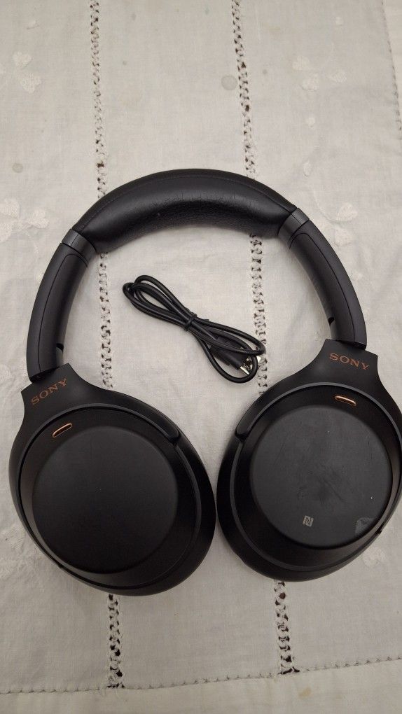 SONY wireless noise canceling bluetooth headphones