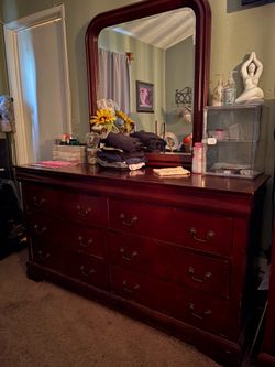 Dresser set