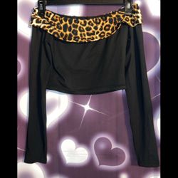 Crop top off shoulder