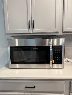 Frigidaire 1.8 Cu. Ft. Over-the-Range Microwave – Stainless Steel – Like New