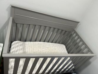 Delta baby convertible crib