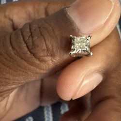 ✨ Princess Cut Stud Earring – Brilliant Sparkle ✨