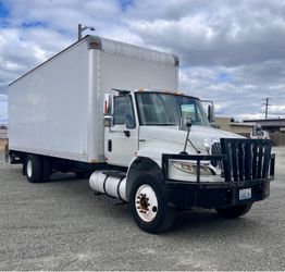 2013 International 4000 26’ Commercial Box Truck w/ Liftgate