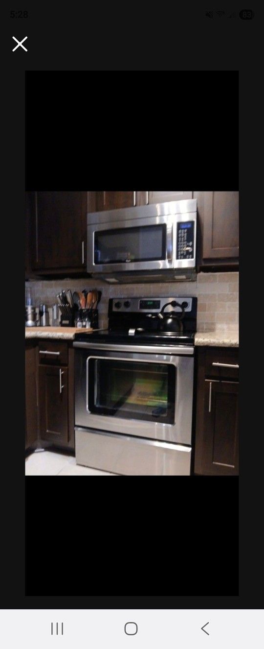 Whirlpool Stove And Microwave Set