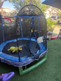Kids Trampoline with Safety Enclosure Net