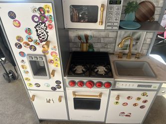 Toy kitchen