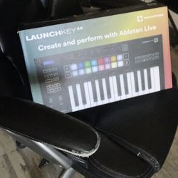 Novation Launchkey 25 MIDI Controller 