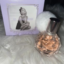 Ariana Grande Perfume.