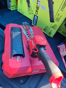Milwaukee
M12 FUEL 8 in. 12V Lithium-Ion Brushless Cordless Battery Hedge Trimmer (Tool-Only)