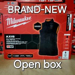Milwaukee
Women's Small M12 12-Volt Lithium-Ion Cordless Axis Black Heated Vest Kit with (1) 2.0 Ah Battery and Charger