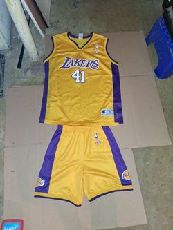Lakers suit