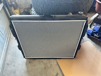 2004-2006 tundra radiator brand new!