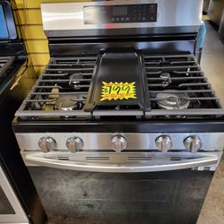 New Samsung 5 Burner Gas Stove With Air Fry 30" Wide