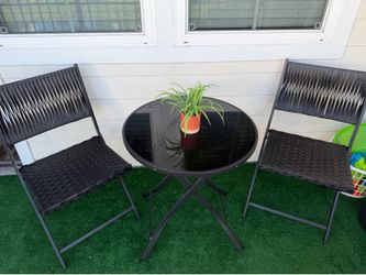 Outdoor dining set (conjunto de mesa e cadeiras para área externa)