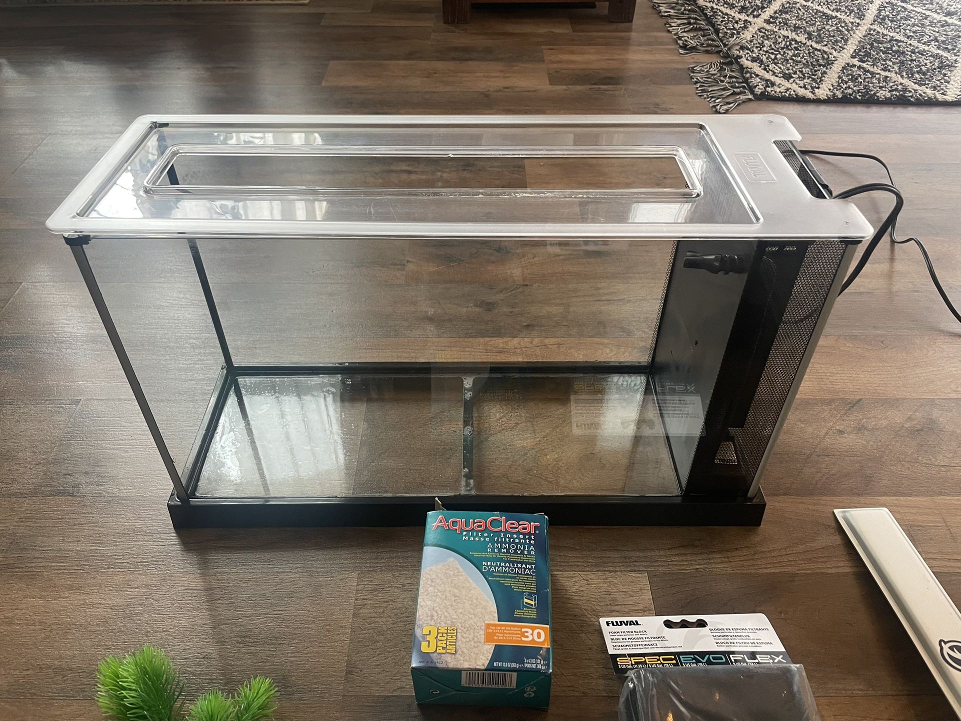 FLUVAL FISH AQUARIUM STARTER KIT