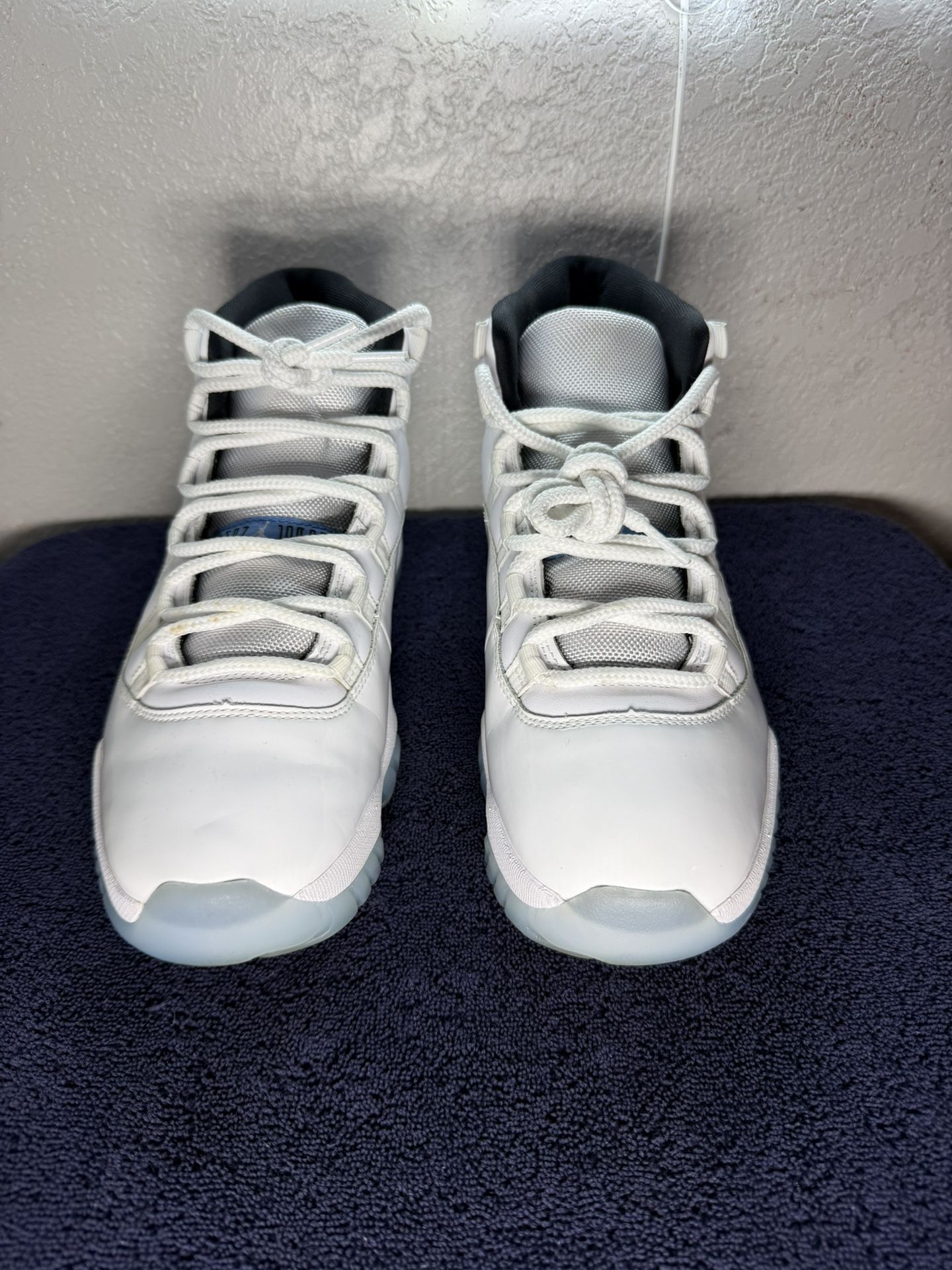 Jordan 11 Legends ( Size 10.5 Men )