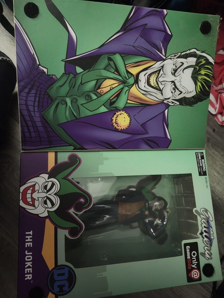 Diamond Select Toys DC Gallery PVC Figure - The Joker