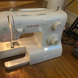 Singer tradition 2277 Sewing Machine 