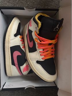 Women’s Jordan’s 1 MID SE Edge Flight Club Ib7007-107