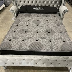 Brand New Pillow Top *Mattress* set in Packaging