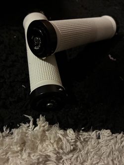 Platt White Bike Grips