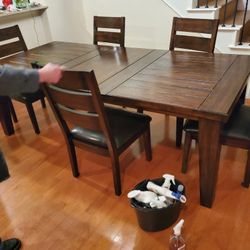 Dining Table & 5 Chairs 