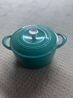 Enameled cast-iron Dutch oven