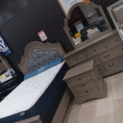 *Featured Bedroom Set*---Frisco Bold Queen Bedroom Sets---Delivery And Easy Financing Available💪