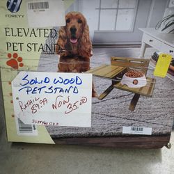 Elevated Wood Pet Stand