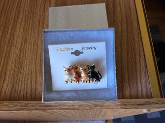 Cat pin