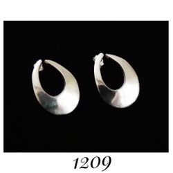 26mm x 17.5mm Solid Sterling Silver  Modernist Oval Post Earrings. ATI Mexico