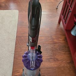 Dyson Slim Ball Vacuum With 4 Attachments 