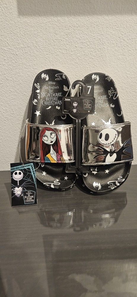 NWT The Nightmare Before Christmas Women's Jack And Sally Slides