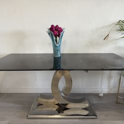 Exclusive Dining Table