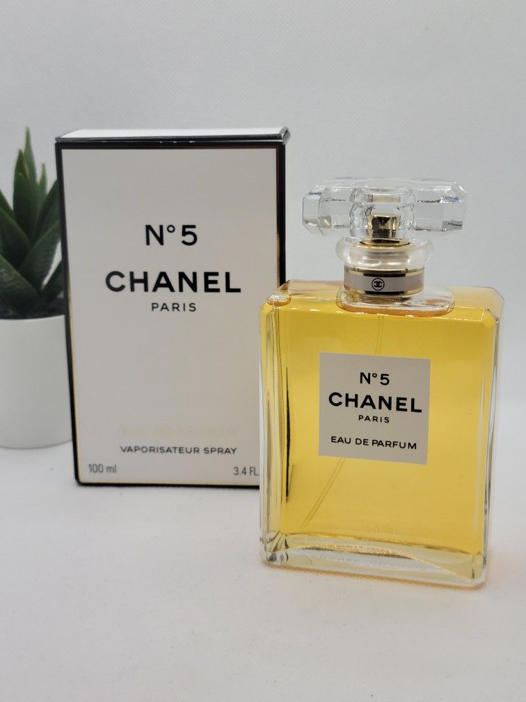 CHANEL
 
N°5 Eau de Parfum

3.4 fl 
